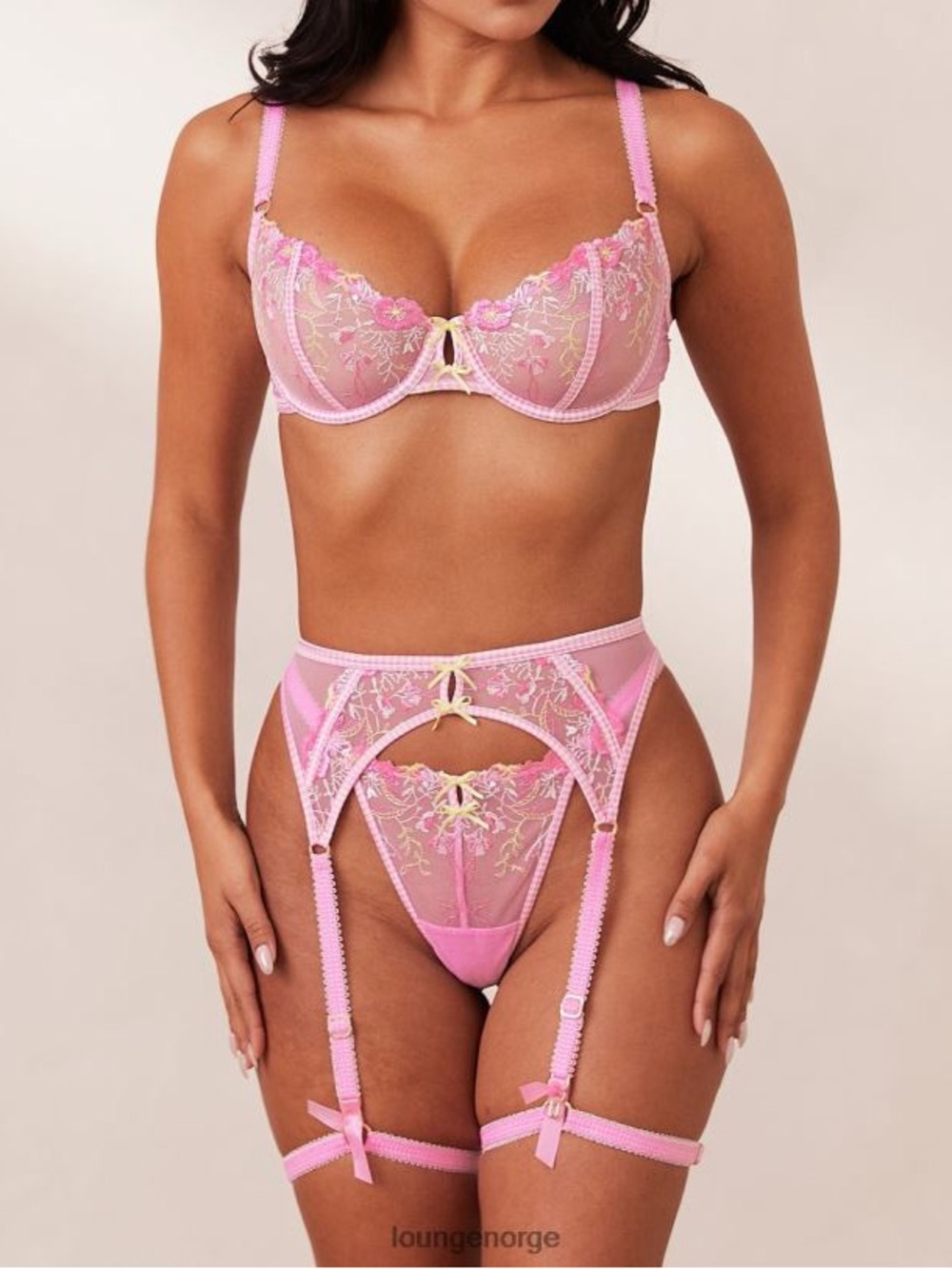 Underwire Lace Bra & Garter Set in Pink Size Medium